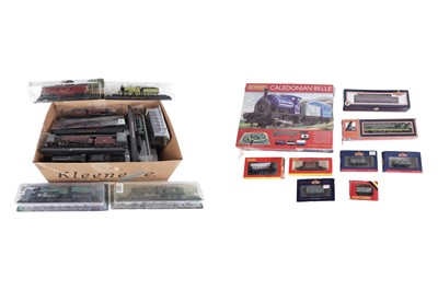 Lot 370 - A collection of 00-gauge railway models; and a quantity of stationary train models