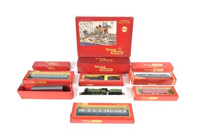 Lot 48 - A collection of Tri-Ang and Hornby HO/00-gauge railway models