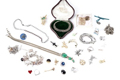 Lot 203 - A collection of gold, silver and costume jewellery