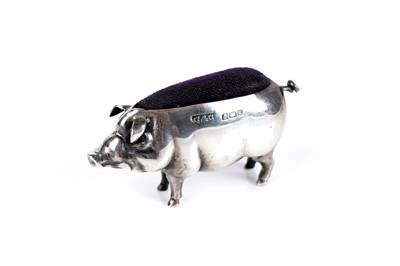 Lot 362 - An Edwardian silver pig pattern pin cushion