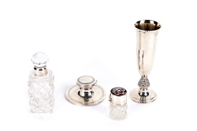 Lot 369 - A selection of small silver wares