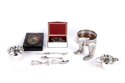 Lot 321 - A selection of silver and other collectibles