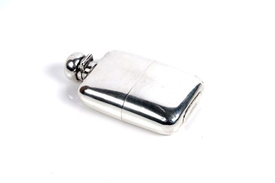 Lot 820 - An Edwardian silver hip flask by Goldsmiths & Silversmiths Co