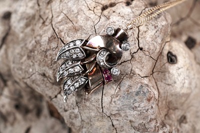 Lot 792 - A diamond and ruby pendant necklace