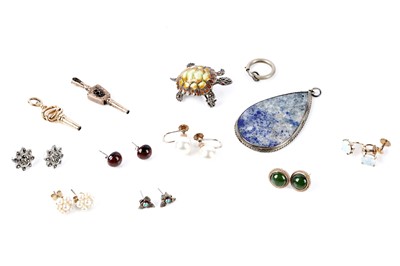 Lot 234 - A selection of gold, costume jewellery and accessories