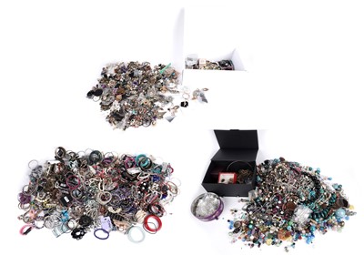 Lot 240 - A collection of costume jewellery