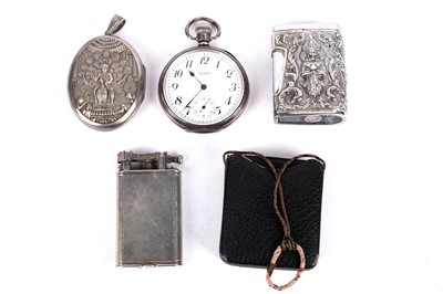 Lot 386 - A selection of silver and other collectibles