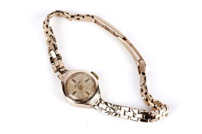 Lot 261 - An Accurist gold lady's cocktail watch