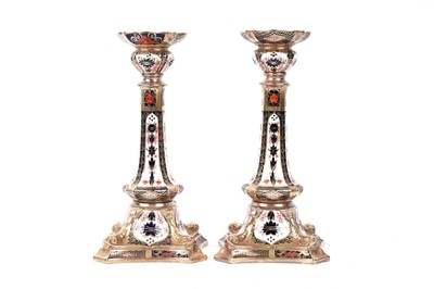Lot 1119 - A pair of Royal Crown Derby 'Old Imari Solid Gold Band' candlesticks