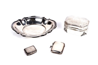 Lot 382 - A selection of small silver wares