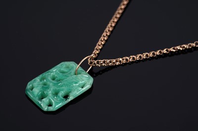 Lot 681 - A reticulated fish patterm jade style pendant necklace