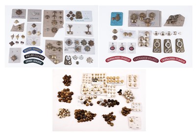 Lot 546 - Military badges, buttons and other items