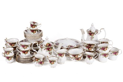 Lot 832 - A collection of Royal Albert ‘Old Country Roses’ dinner, tea and coffee wares