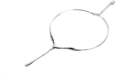 Lot 683 - Lucy Quartermaine: a "One Drop" pattern silver necklace