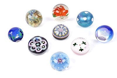 Lot 895 - A collection of 20th Century paperweights