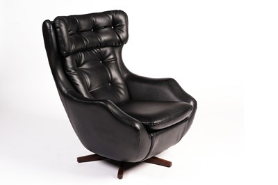 Lot 665 - A Vono style ‘Penthouse’ egg armchair