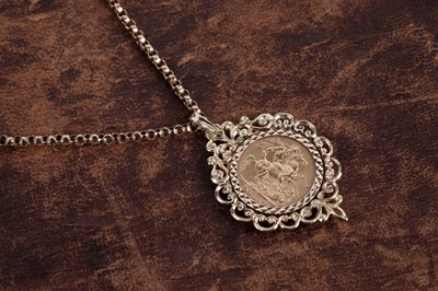 Lot 693 - A Queen Victoria gold sovereign pendant necklace