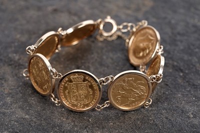 Lot 695 - A gold half sovereign coin bracelet