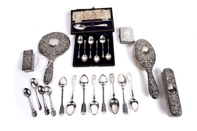 Lot 830 - A selection of antique and later silver