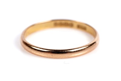 Lot 657 - A 22ct gold wedding band