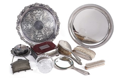 Lot 931 - A selection of mainly silver and silver plated items