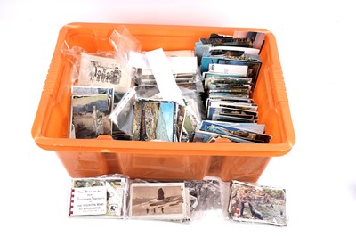 Lot 256 - A large collection of loose postcards