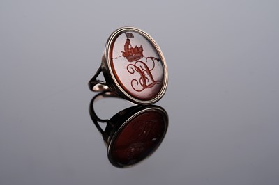 Lot 509 - A Georgian carnelian intaglio seal signet ring