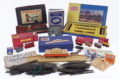 Lot 367 - A collection of Hornby Dublo and Meccano