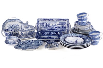 Lot 761 - A selection of late 19th and early 20th Century blue and white transfer print ceramics