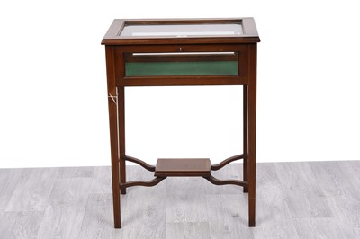 Lot 69 - An Edwardian bijouterie table