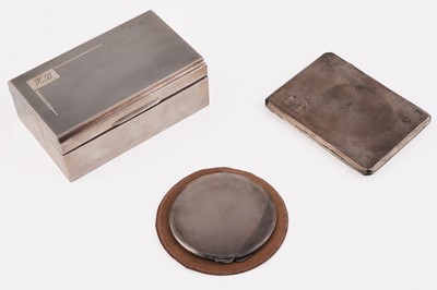 Lot 867 - A silver cigarette case, box and compact.