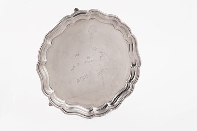 Lot 875 - A George V silver salver, by Joseph Gloster