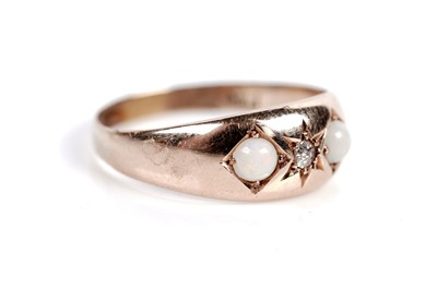 Lot 502 - A Victorian opal and diamond ring
