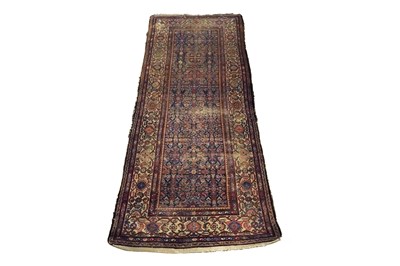 Lot 585 - A Qashqai runner