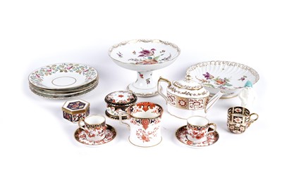 Lot 812 - A collection of 20th Century ceramics