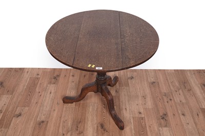 Lot 527 - A George III oak tripod table
