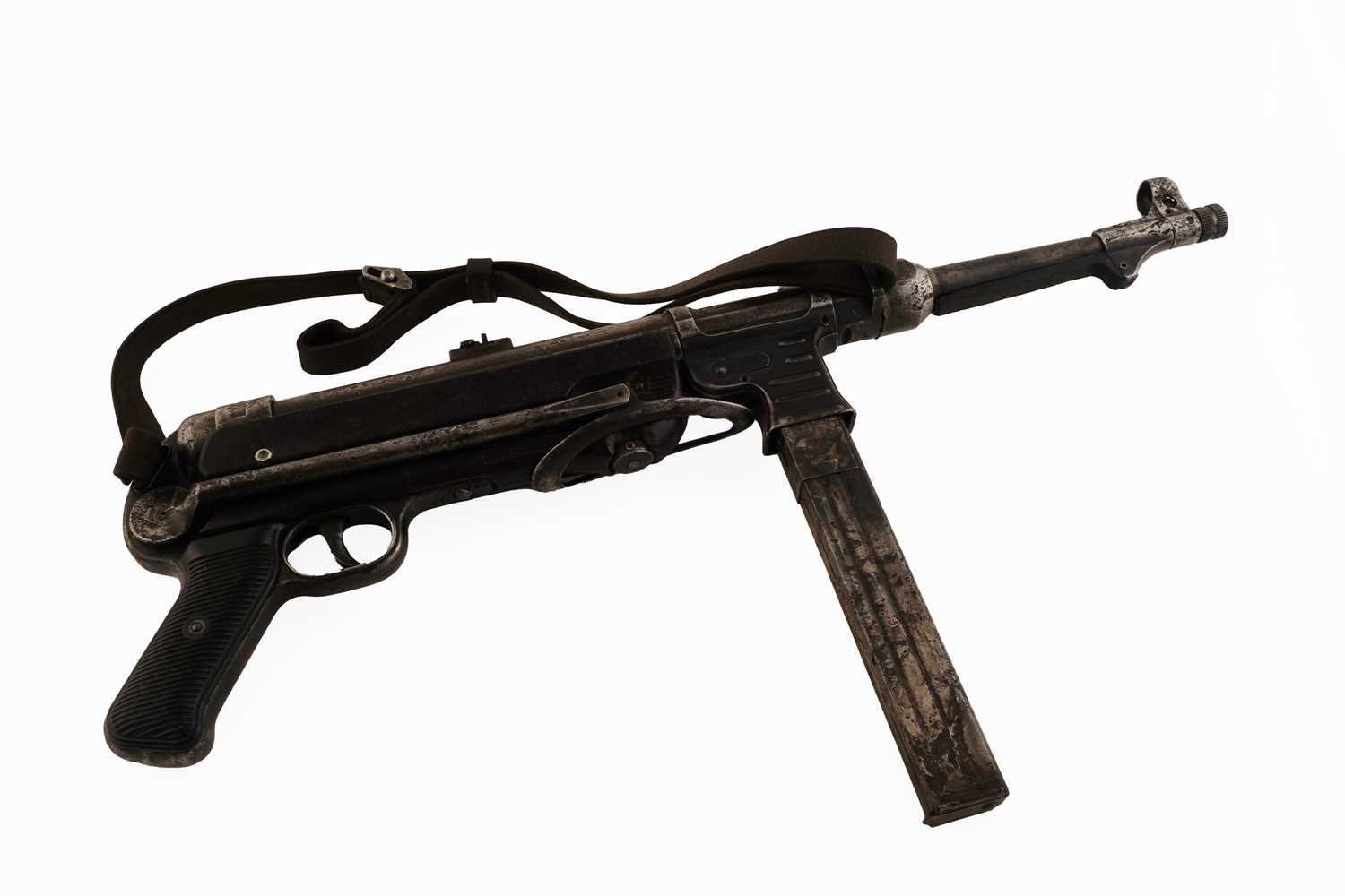 Lot 261 - A deactivated German Second World War MP40 9mm submachine gun