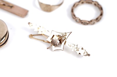 Lot 514 - Gold jewellery including: an Edwardian bar brooch and a spinel eternity ring