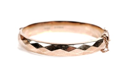 Lot 510 - A 9ct gold bangle