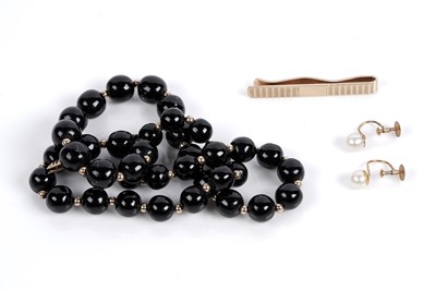 Lot 551 - Gold jewellery including a tie clip and a pair of pearl earrings