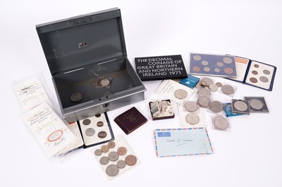 Lot 208 - A collection of British and World coins and tokens