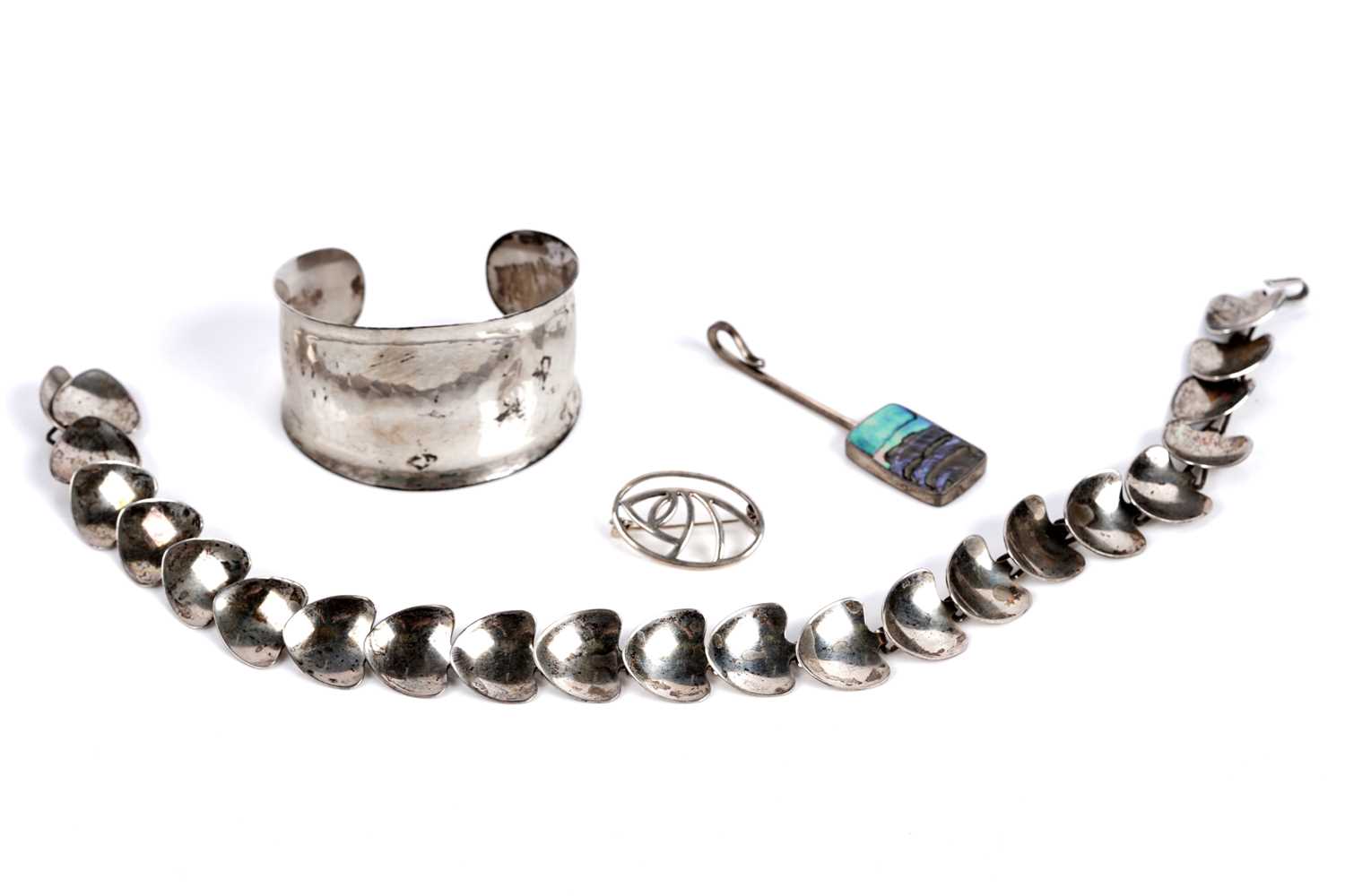 Lot 563 - Scandinavian Modernist silver jewellery including a pendant by Palle Bisgaard