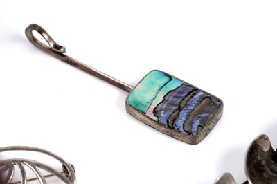 Lot 563 - Scandinavian Modernist silver jewellery including a pendant by Palle Bisgaard