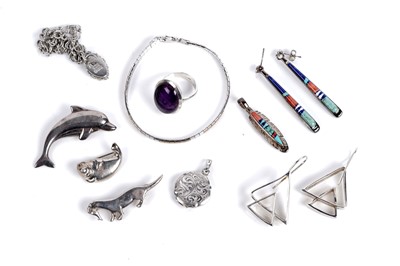Lot 570 - Silver jewellery including: Calvin Begay drop earrings and pendant