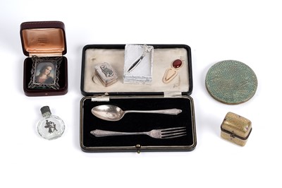 Lot 816 - Silver and other dressing table accoutrements