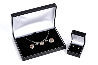 Lot 576 - Sapphire and pearl stud earrings; and silver peony pattern jewellery