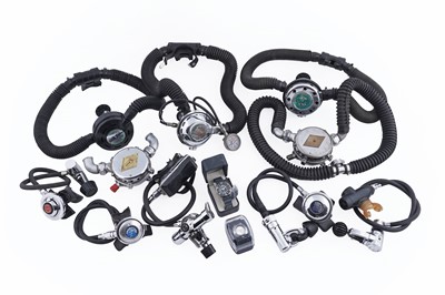 Lot 138 - A collection of vintage diving regulators