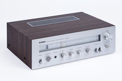 Lot 471 - A Yamaha CR-200E stereo receiver