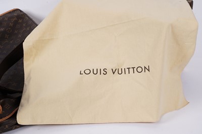 Lot 93 - A Louis Vuitton monogram canvas Boite Flacons vanity case
