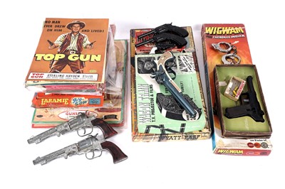 Lot 353 - Vintage 'Cowboys and Indians' Western toys